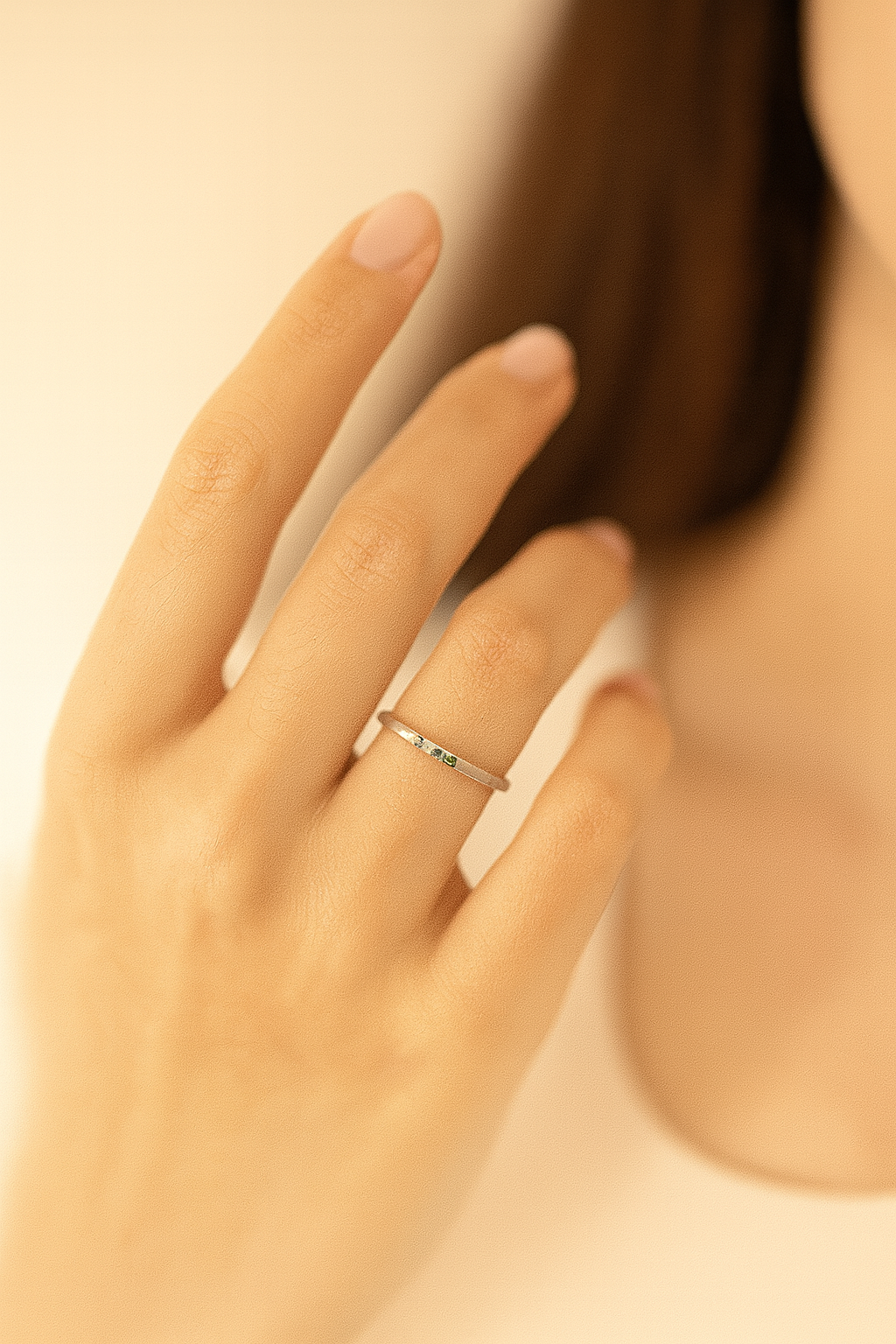 Miora 925 Sterling Silver Minimal Emerald Accent Ring