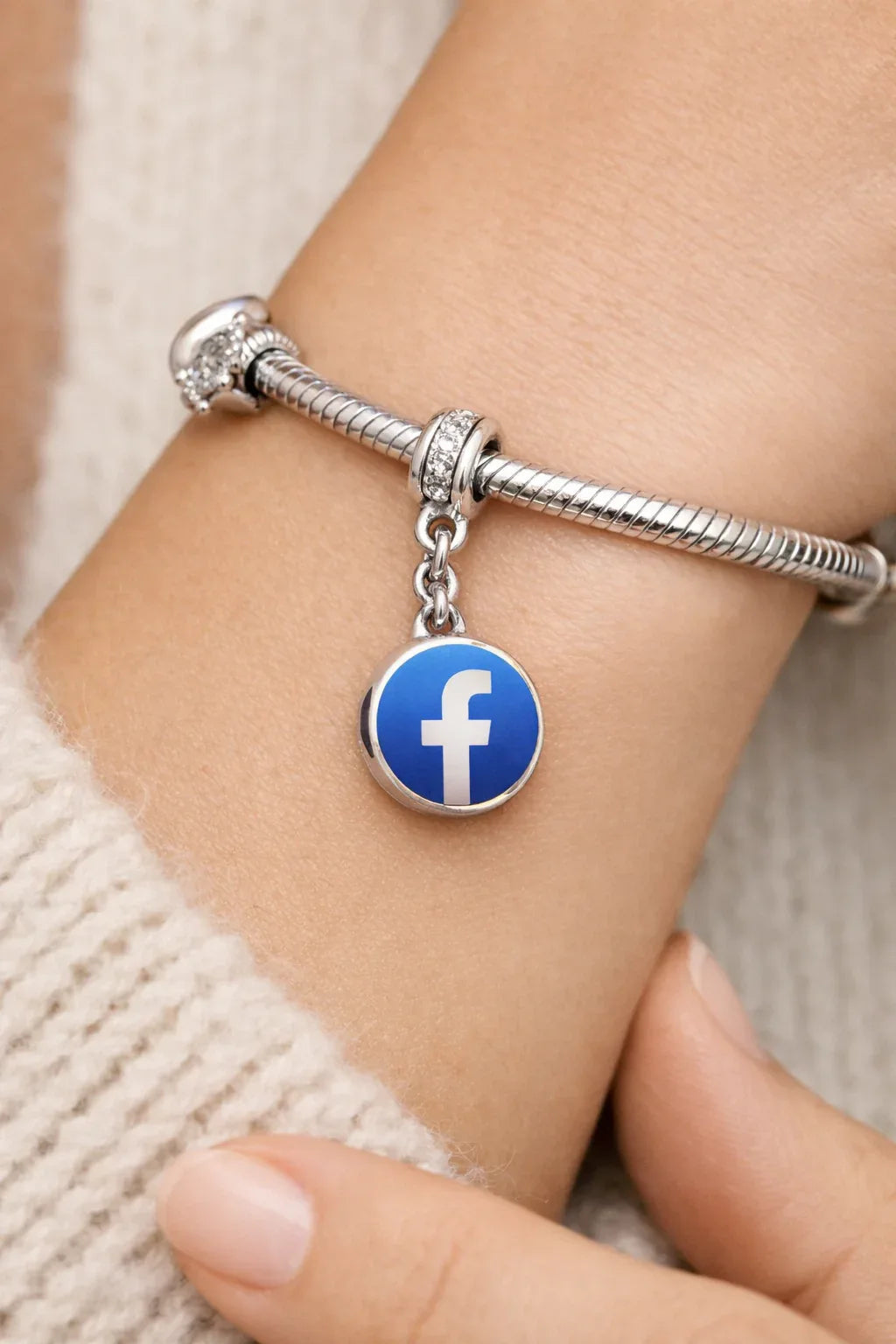 Facebook - Miora