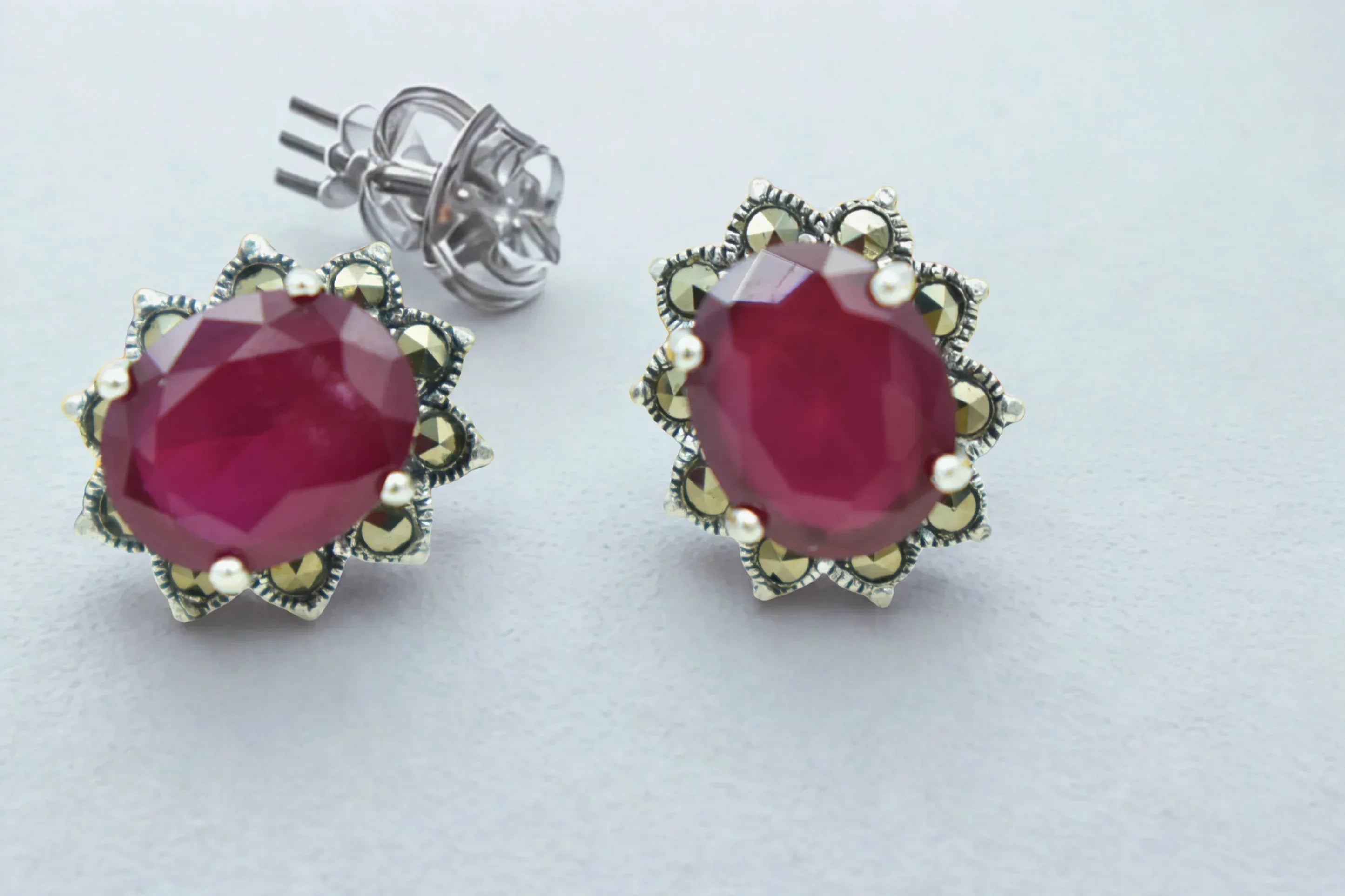 Floral Stud Earrings - Miora