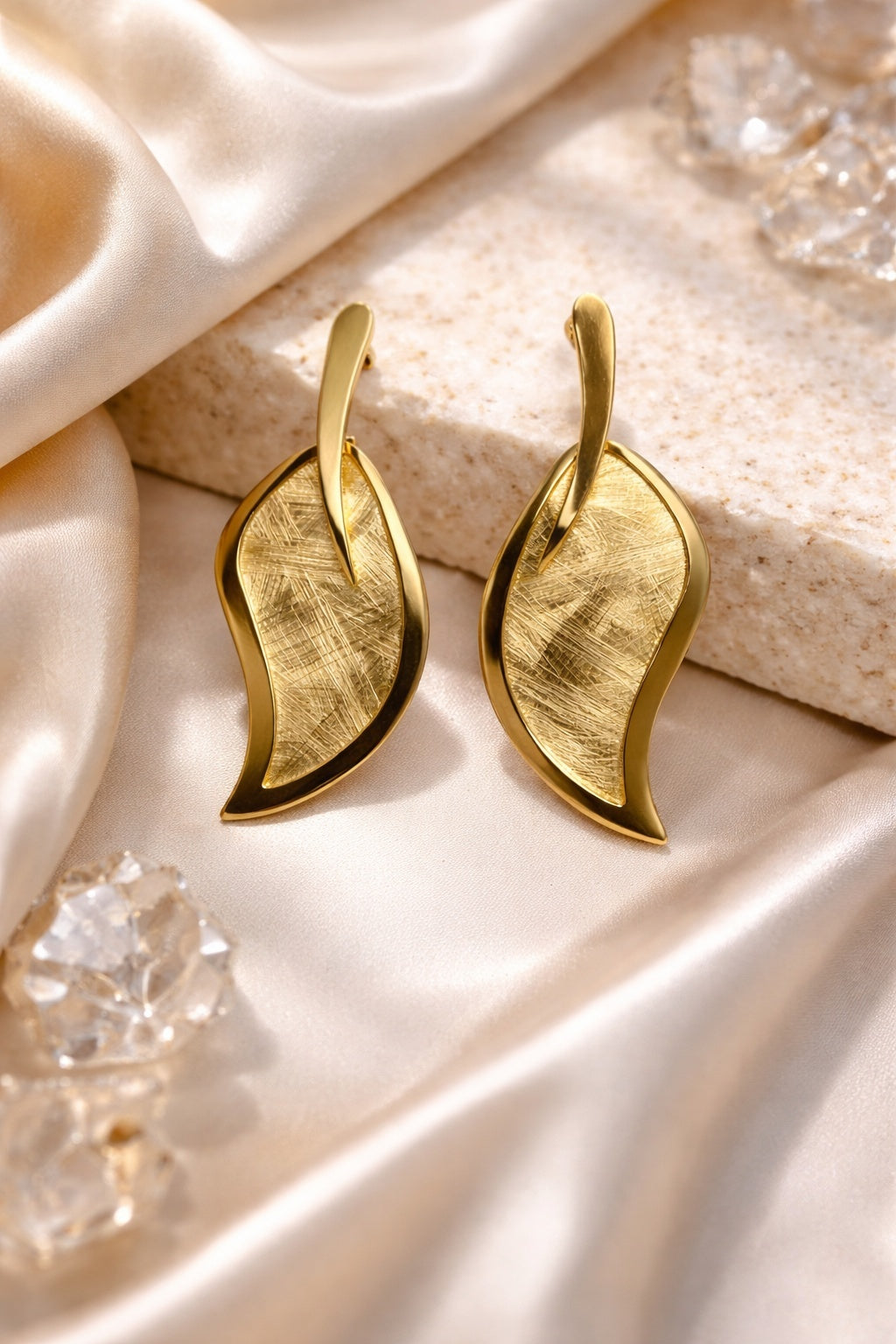Tear Drop hanging Earrings - Miora