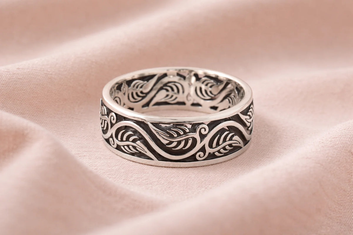 Oxidised Leaf Ring