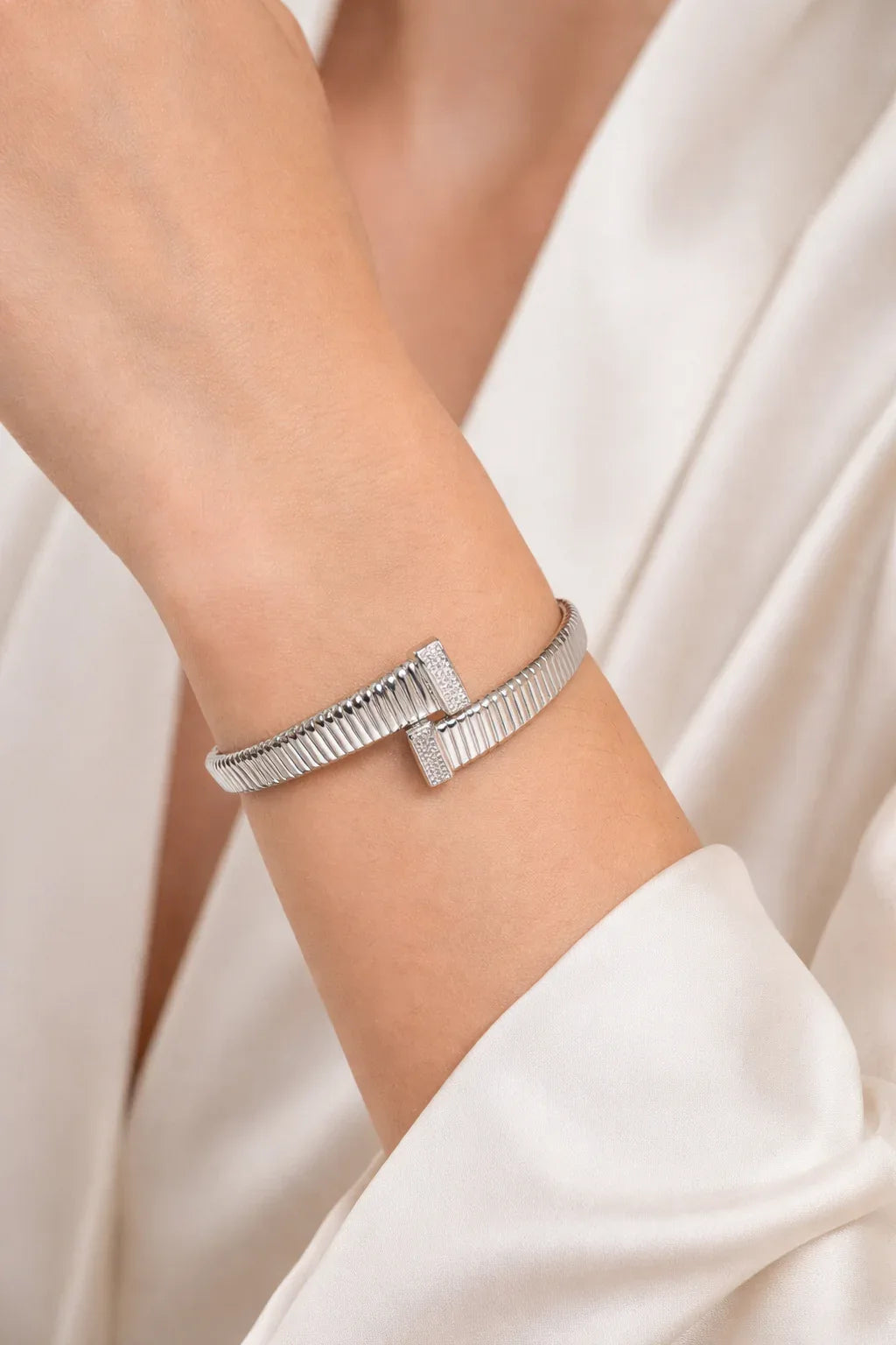 Serpentine Cuff Bracelet - Miora