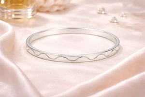 Elegant Wave Design Sleek Kada Bracelet
