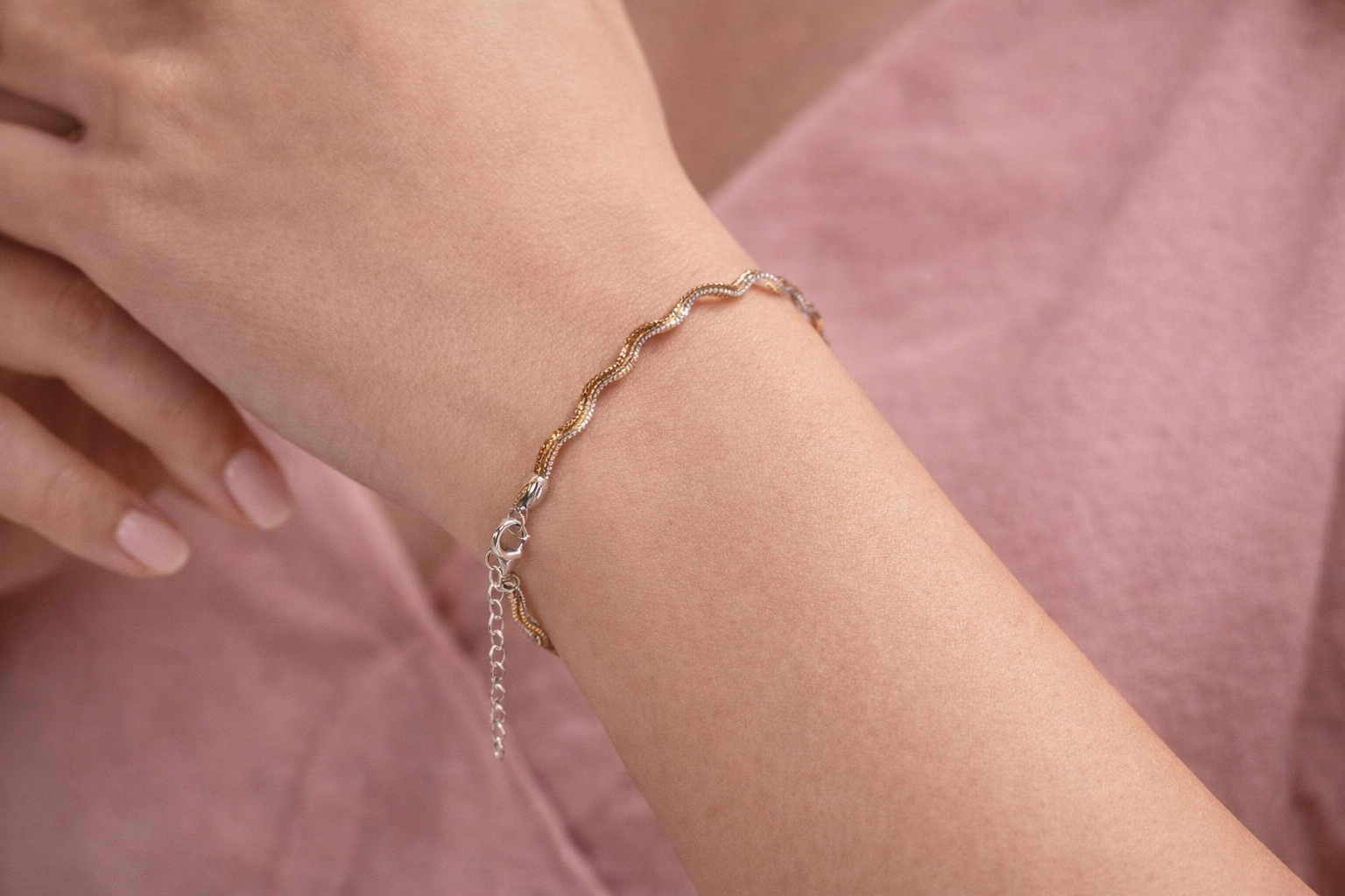 Dual-Tone Wave Chain Bracelet - Miora