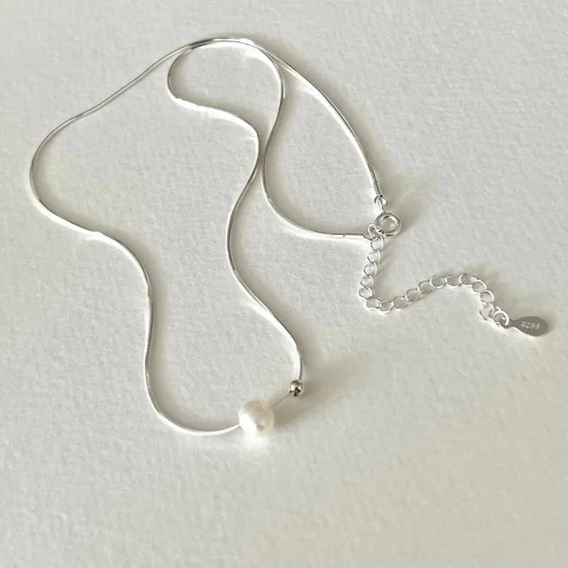 Minimal Pearl Bead Necklace