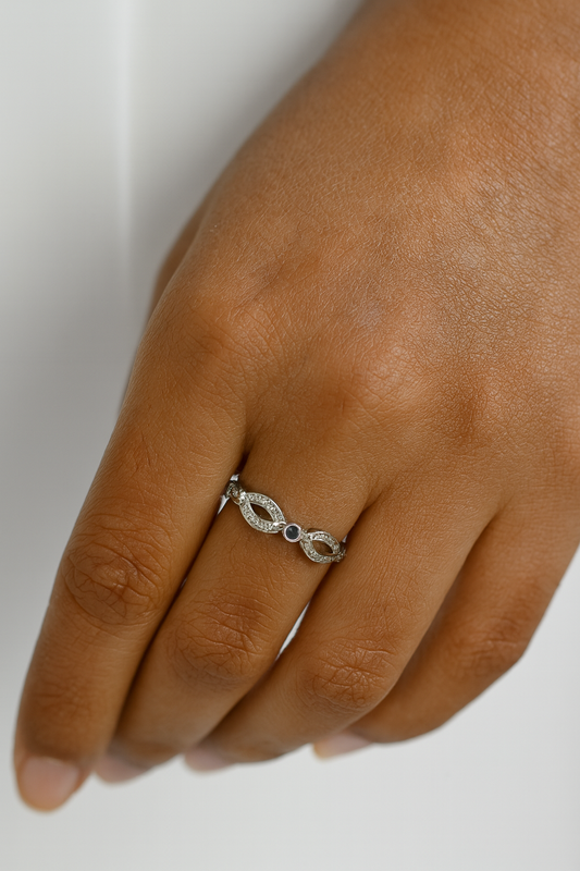 Sterling Silver Vintage Leaf Ring with Black Stone