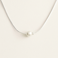 Minimal Pearl Bead Necklace