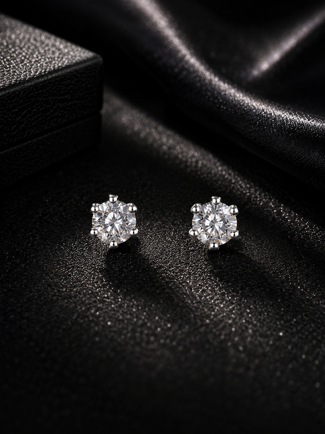 Luxe Ice Stud