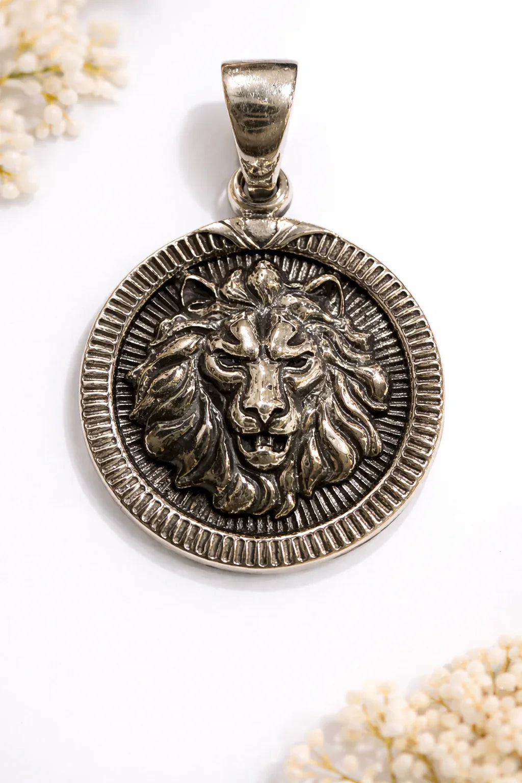 Lion Round Pendant - Miora