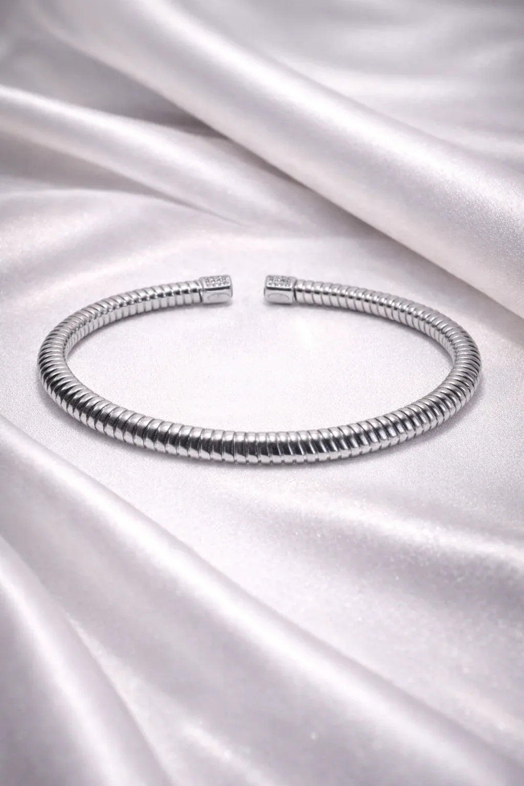 Imperial Glow Cuff Bracelet - Miora