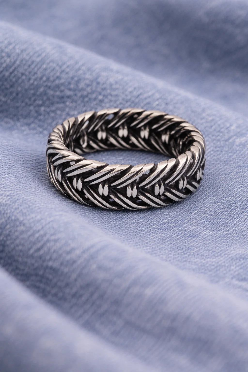 Braided Leaf Pattern Band Ring