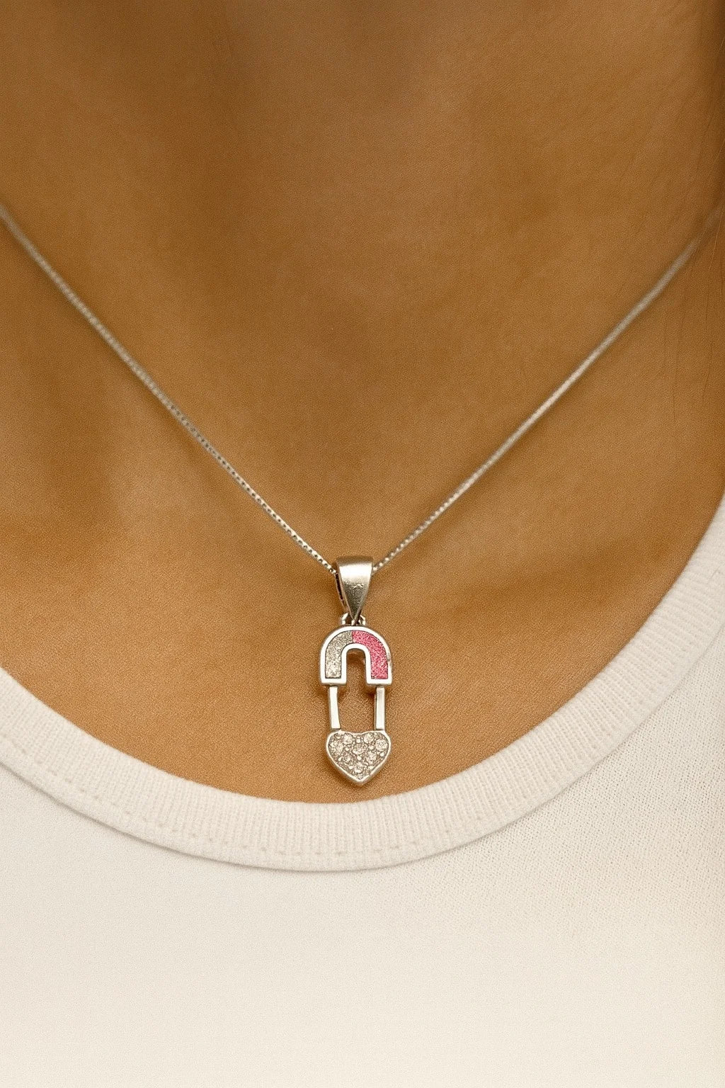 Magnet & Heart Pendant